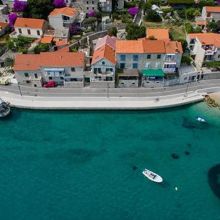 Captain's House, Bol-brac