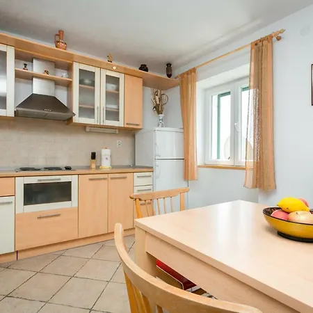 Apartment Captain's House, Bol-brac