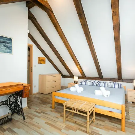 Captain's House, Bol-brac Apartment *